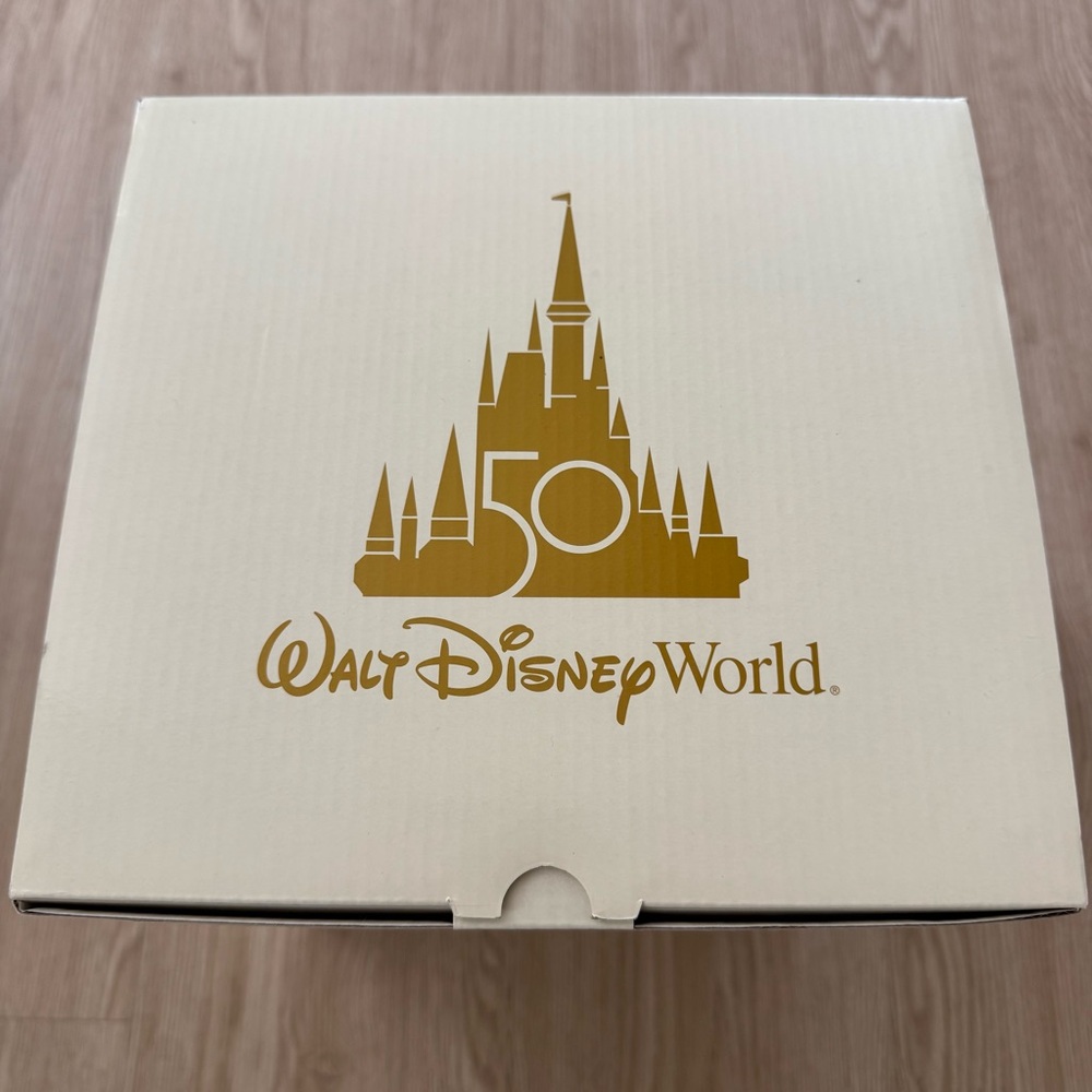 Scentsy Disney Castle candle wax melt Warmer 50th anniversary NEW - Picture 7 of 10